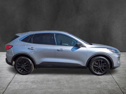 Used 2022 Ford Escape SE image 3