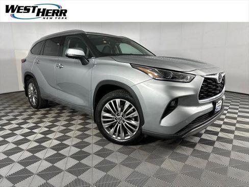 Certified 2025 Toyota Highlander Platinum image 1