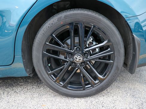 Used 2025 Toyota Camry SE w/ Convenience Package image 14