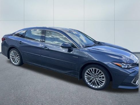 Used 2020 Toyota Avalon Limited w/ All Weather Liner Package FWD image 2