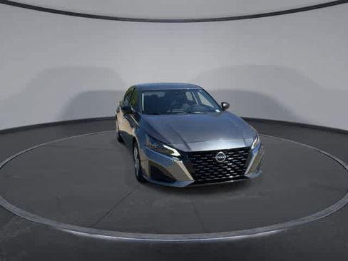 Used 2024 Nissan Altima 2.5 S image 3