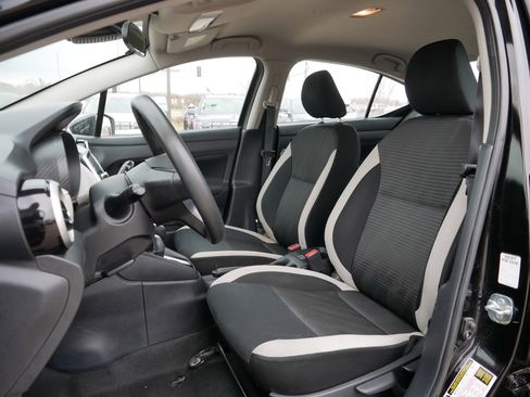 Used 2021 Nissan Versa SV image 14