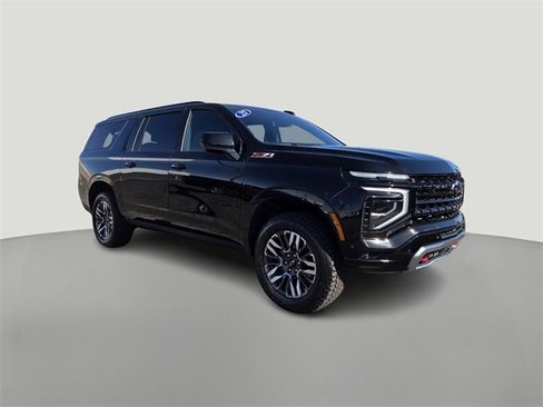 Used 2025 Chevrolet Suburban Z71 image 8