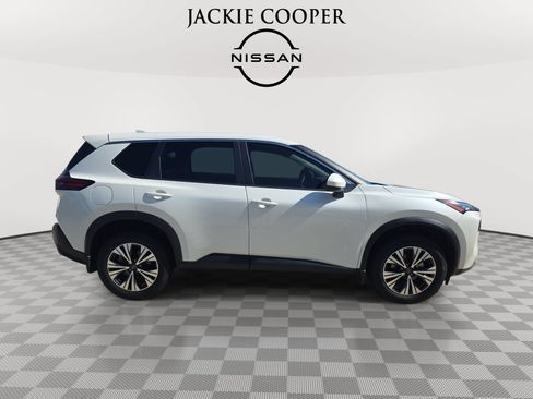 Used 2023 Nissan Rogue SV FWD image 4