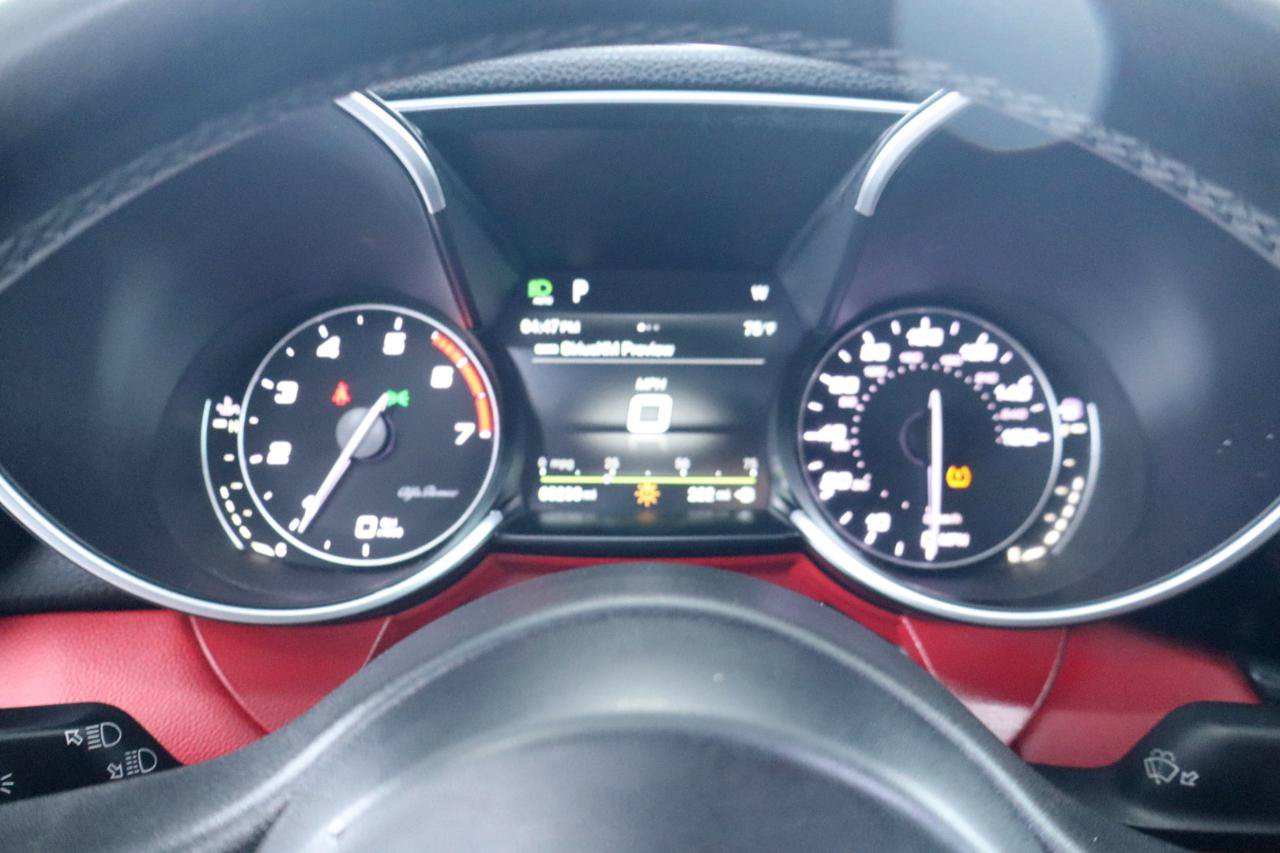 Used 2019 Alfa Romeo Giulia w/ Quick Order Package 22K Sport RWD image 21