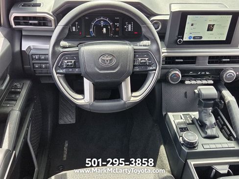 Used 2025 Toyota 4Runner SR5 AWD/4WD image 11