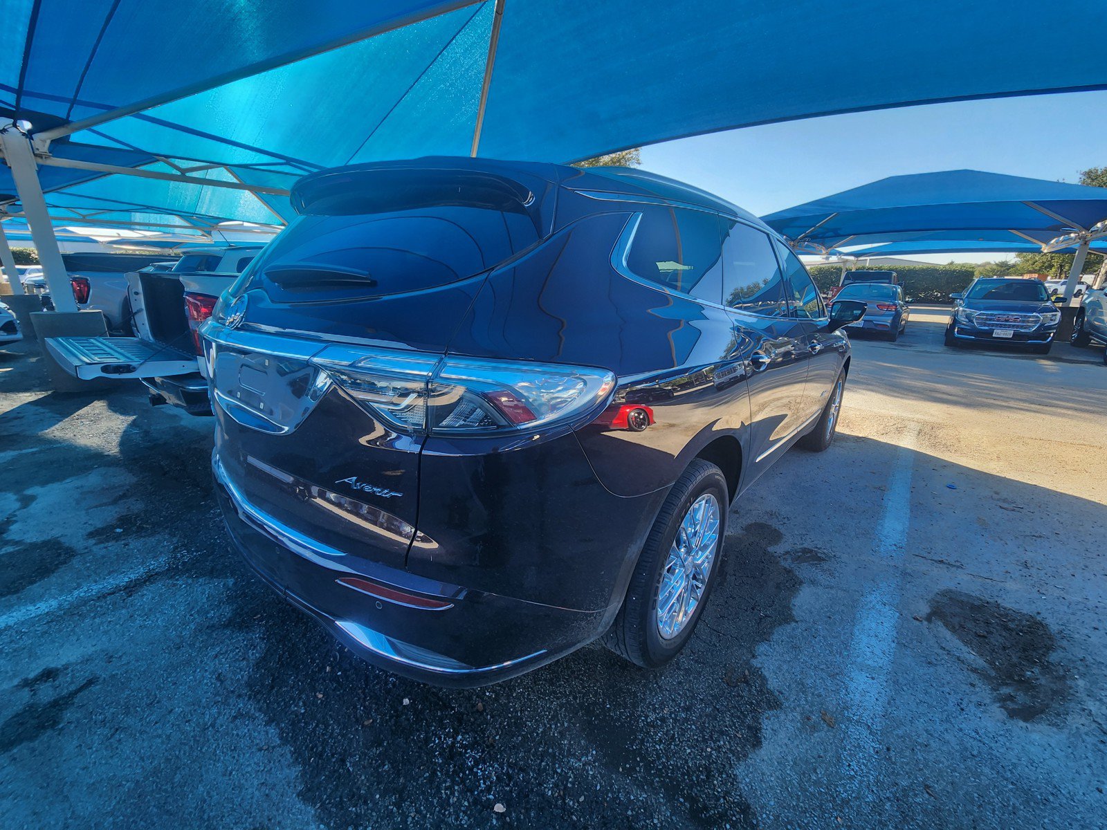 Used 2023 Buick Enclave Avenir w/ Avenir Technology Package FWD image 4