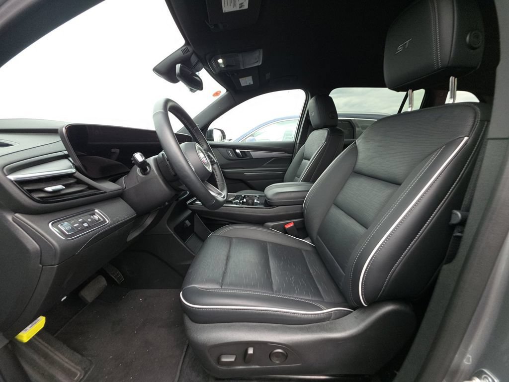Used 2025 Buick Enclave Sport Touring AWD/4WD image 10