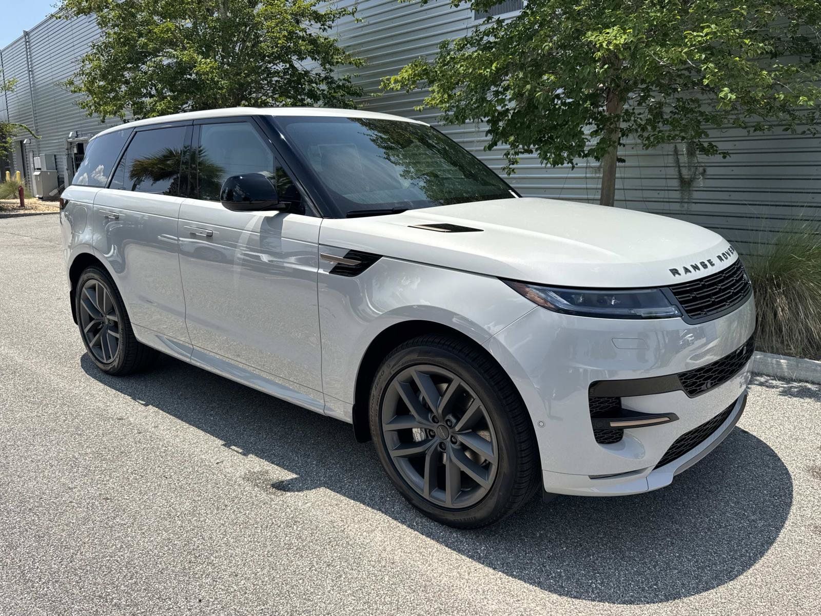 New 2026 Land Rover Range Rover Sport Dynamic SE AWD/4WD image 4