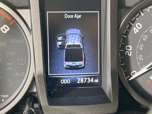 Used 2021 Toyota Tacoma TRD Sport image 12