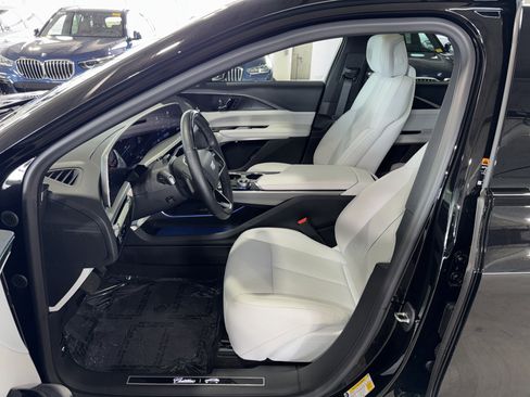 Used 2023 Cadillac Lyriq 2WD image 19