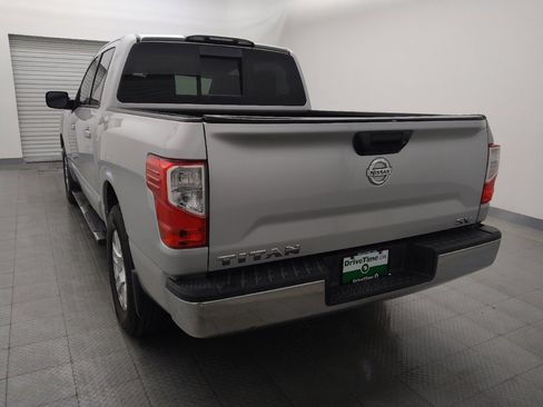 Used 2018 Nissan Titan SV image 6