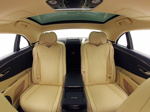 Certified 2022 Bentley Flying Spur V8 image 25