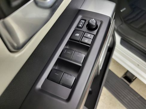 Used 2024 Toyota Sequoia Platinum image 39