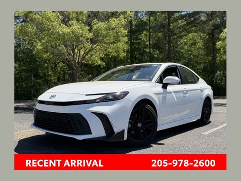 Used 2026 Toyota Camry SE image 1