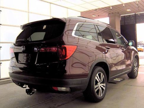 Used 2018 Honda Pilot EX image 2