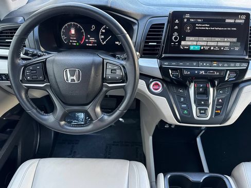 Used 2025 Honda Odyssey EX-L image 16