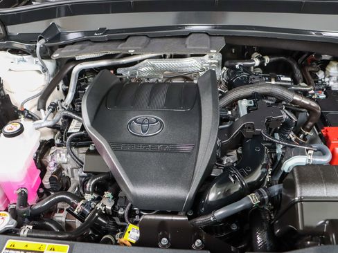 Used 2024 Toyota Grand Highlander XLE image 32