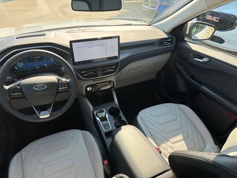 Used 2023 Ford Escape Platinum w/ Premium Technology Package AWD/4WD image 20