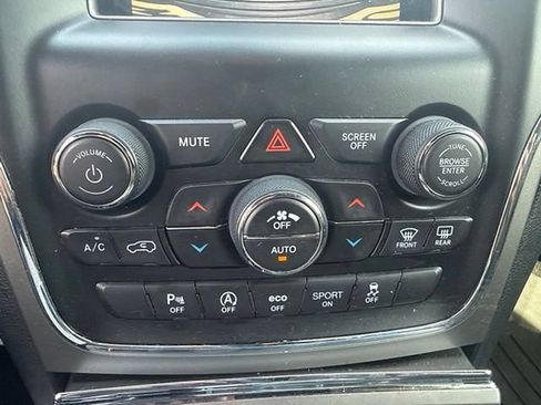 Used 2019 Jeep Grand Cherokee Laredo AWD/4WD image 12
