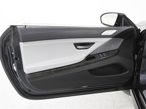 Used 2016 BMW M6 Convertible image 5