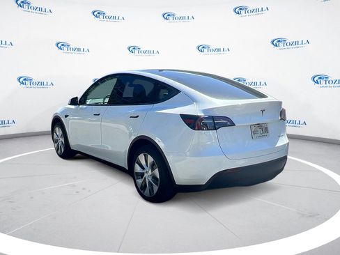 Used 2023 Tesla Model Y AWD image 3