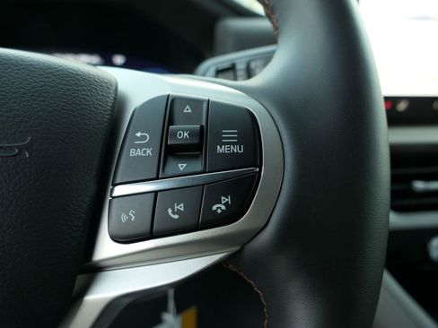 Used 2026 Ford Explorer Active w/ Active Comfort Package image 17