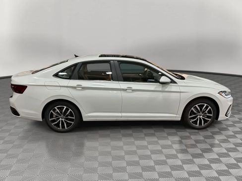 New 2026 Volkswagen Jetta SE image 2