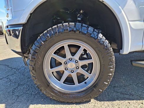 Used 2019 Ford F150 Lariat w/ Trailer Tow Package image 27