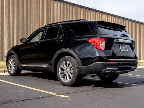 Used 2022 Ford Explorer XLT w/ Equipment Group 202A AWD/4WD image 7
