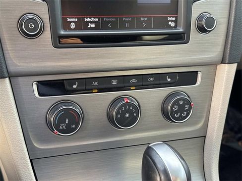 Used 2016 Volkswagen Golf SE w/ Lighting Package image 23