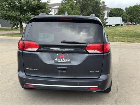 Used 2019 Chrysler Pacifica Limited FWD image 5