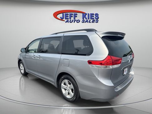 Used 2014 Toyota Sienna LE FWD image 7