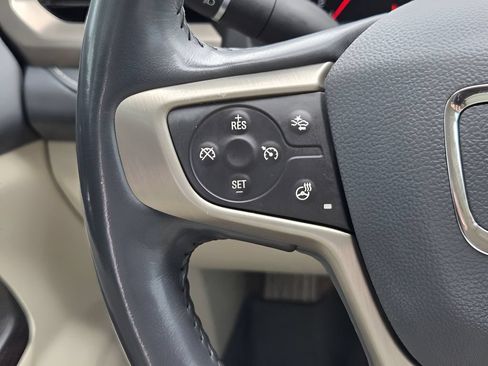 Used 2020 GMC Acadia Denali w/ Technology Package FWD image 25