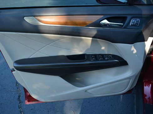 Used 2017 Lincoln MKC Select w/ Select Plus Package FWD image 9