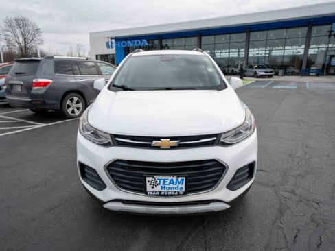 Used 2017 Chevrolet Trax LT w/ LT Convenience Package image 2