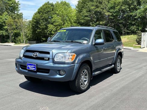 Used 2007 Toyota Sequoia SR5 RWD image 3