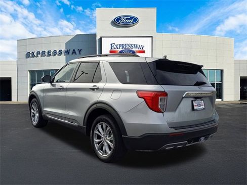 Used 2023 Ford Explorer XLT w/ Equipment Group 202A image 8