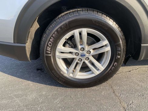 Certified 2024 Ford Explorer XLT w/ Equipment Group 202A RWD image 9