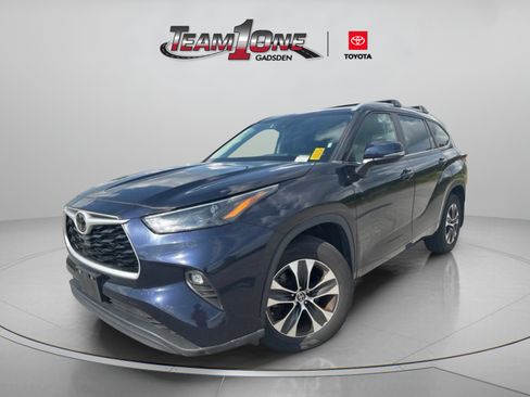 Used 2023 Toyota Highlander XLE FWD image 4