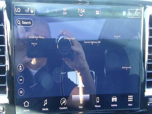 Used 2026 Chrysler Pacifica Limited FWD image 28