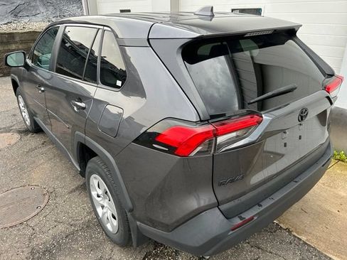 Used 2024 Toyota RAV4 LE AWD/4WD image 4