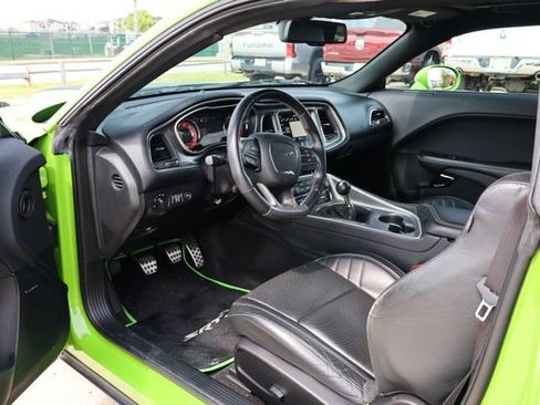Used 2017 Dodge Challenger SRT Hellcat RWD image 9