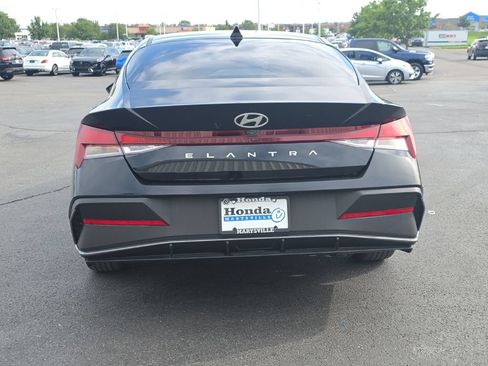 Used 2024 Hyundai Elantra SEL FWD image 6