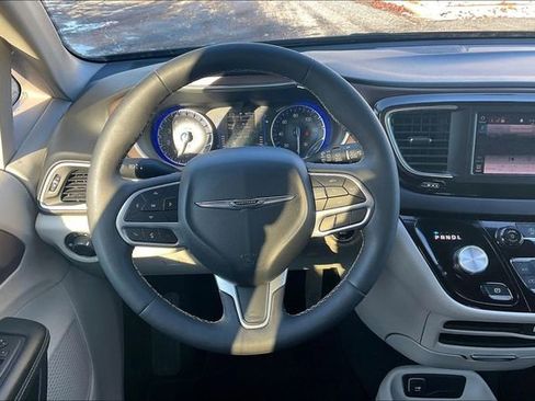 Used 2024 Chrysler Voyager LX image 6