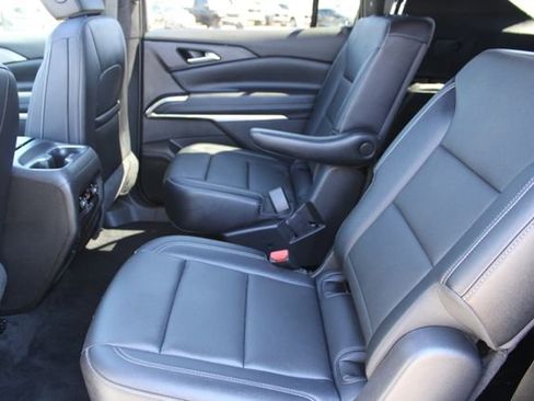 Used 2025 Chevrolet Traverse LT w/ Sun and Wheel Package image 31