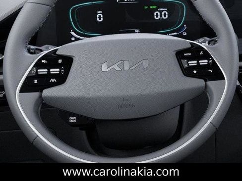 New 2025 Kia Niro SX image 23