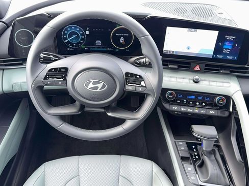New 2026 Hyundai Elantra Limited FWD image 17