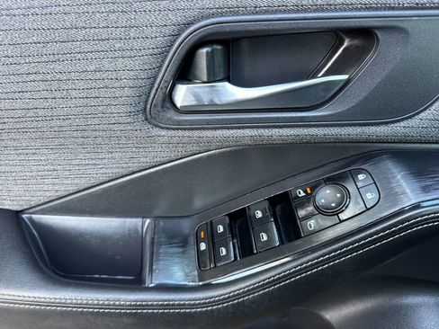 Used 2023 Nissan Rogue SV FWD image 10