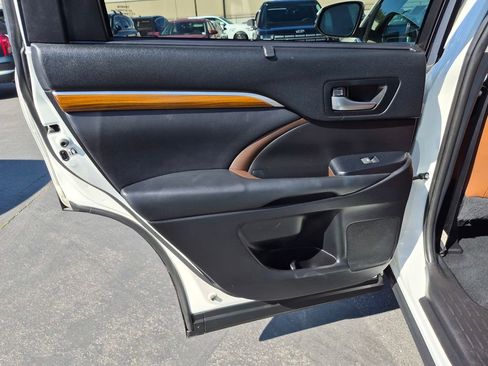 Used 2019 Toyota Highlander Limited Platinum image 21